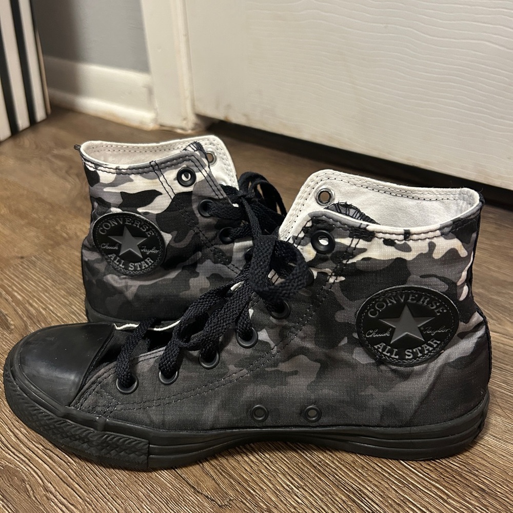 Converse High-Tops Black and Gray Camo - Picture 3 of 5